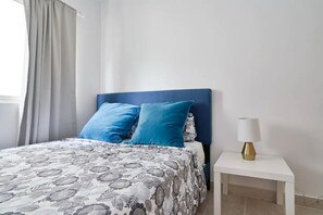 3 bedrooms, desk, iron/ironing board, travel crib