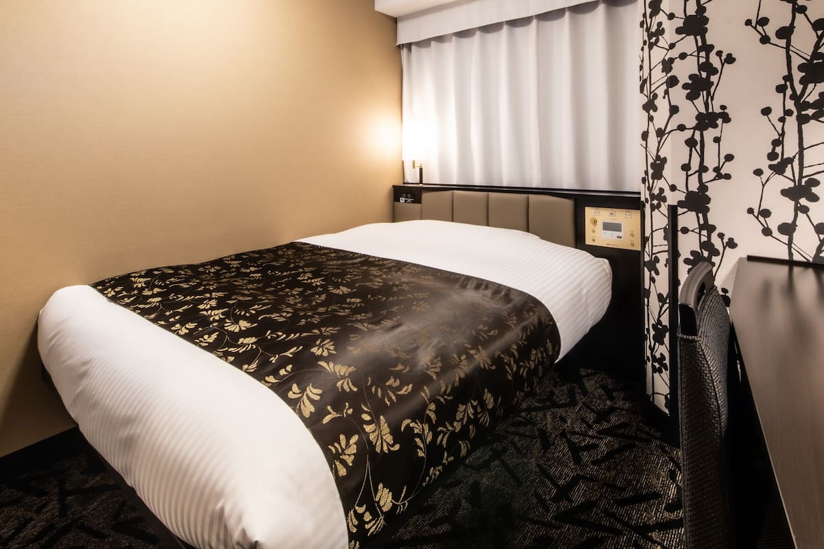 Standard Room with 1bed - Non-Smoking | Down duvets, desk, free WiFi, bed sheets