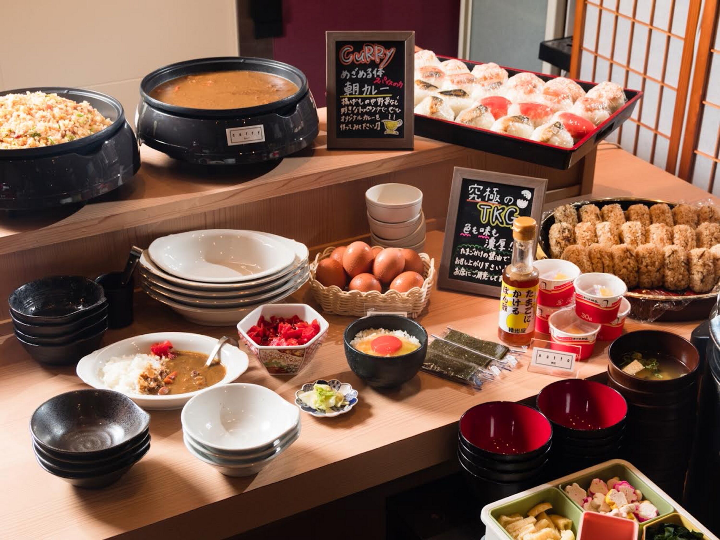 daily buffet breakfast (jpy 2000 per person)