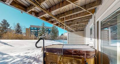 Ski-In Retreat w/ Ski Views, Private Hot Tub, 2 Fireplaces - Short Walk to Lifts