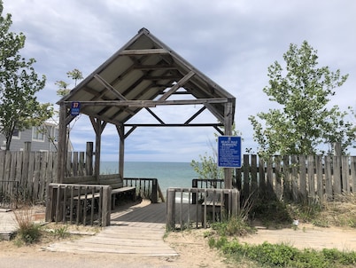 Adorable cottage in the Michiana Shores area! Close to Lake Michigan and Dunes  