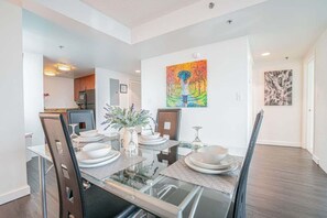 Dining - 2BR Furnished Apartment in Baltimore Downtown by RedAwning (Baltimore)