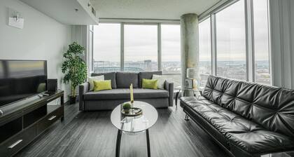 Downtown 2BR Apartment near Convention Center by RedAwning