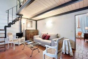 TV - Corte al Duomo in Florence, a cozy apartment with garden by Mmega (Firenze)