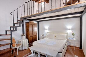 2 bedrooms, iron/ironing board, WiFi, bed sheets - Corte al Duomo in Florence, a cozy apartment with garden by Mmega (Firenze)