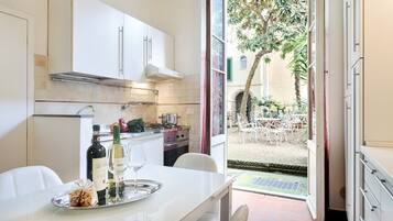 Réfrigérateur, four, plaque de cuisson, lave-vaisselle