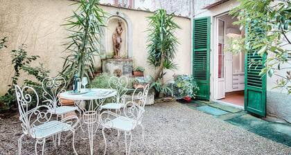 Corte al Duomo in Florence, a cozy apartment with garden by Mmega