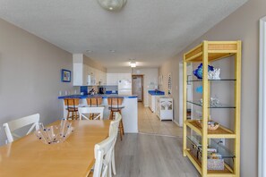 Dining - Oceanfront North Myrtle Beach Condo w/ Patio! (North Myrtle Beach)