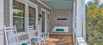 Ideal location! Charming 3 BD 2.5 BA.  Steps to beach. Dog friendly! New Cart!