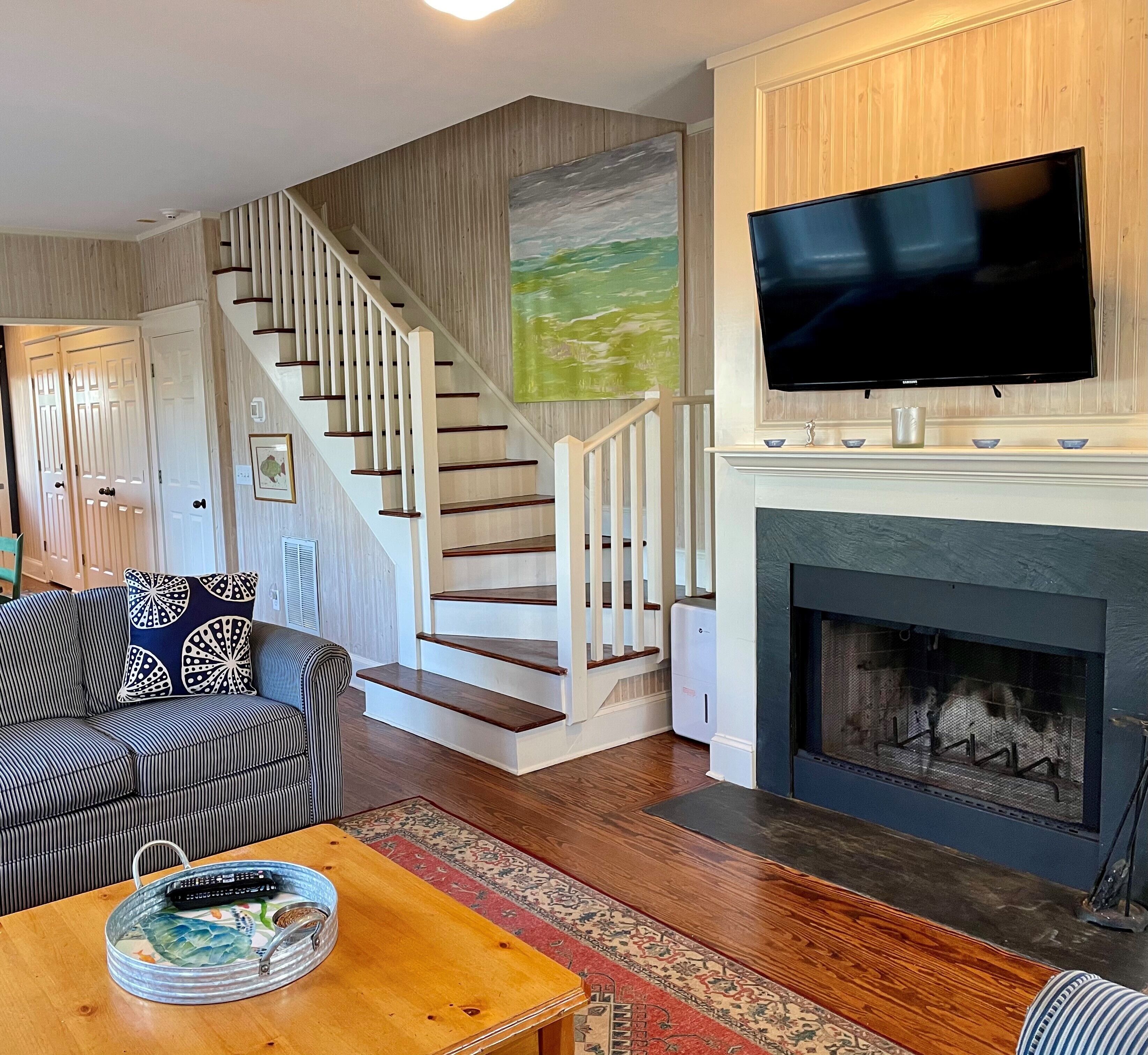 Ideal location! Charming 3 BD 2.5 BA.  Steps to beach, central to clubs!