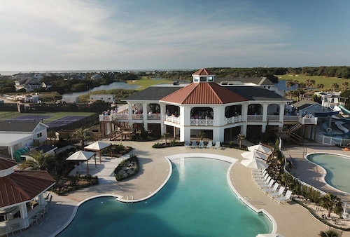 Ideal location! Charming 3 BD 2.5 BA.  Steps to beach. Dog friendly! New Cart!