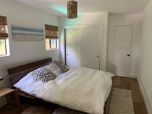 4 bedrooms, in-room safe, WiFi, bed sheets - As seen on HGTV House Hunters Renovation!  (Hermosa Beach)