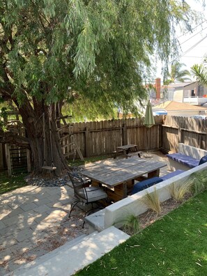Outdoor dining - As seen on HGTV House Hunters Renovation!  (Hermosa Beach)