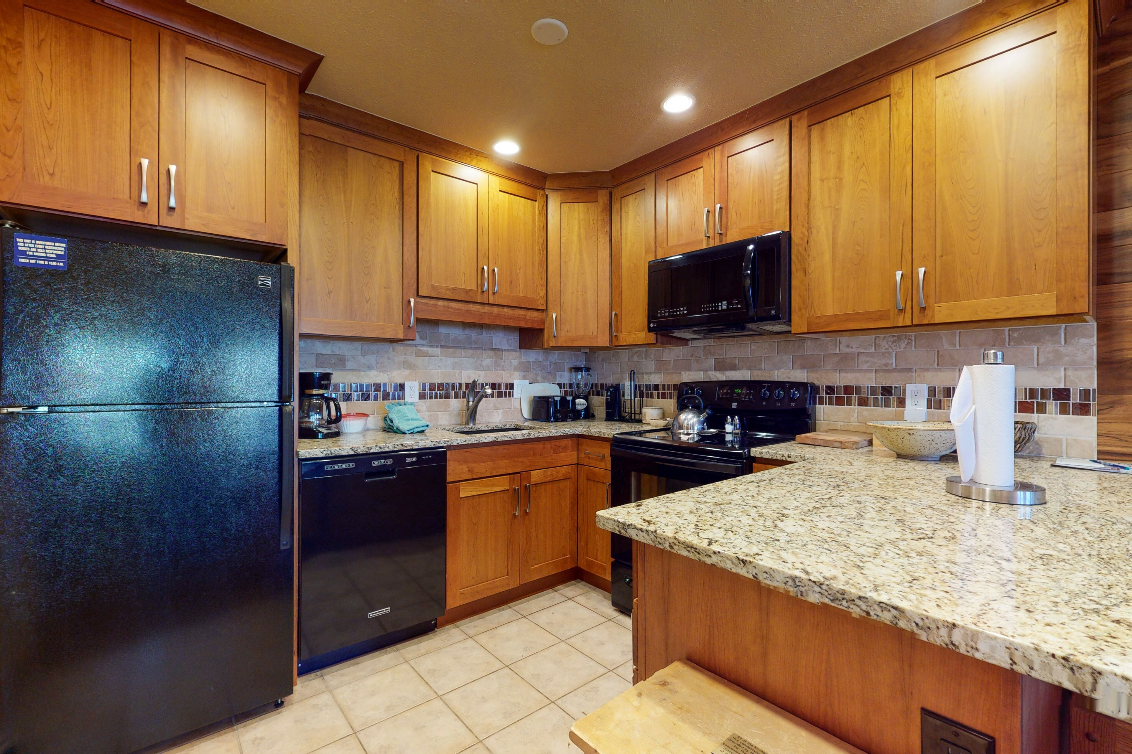 Inviting mountain condo w/shared outdoor pool, WiFi, gas fireplace - near slopes