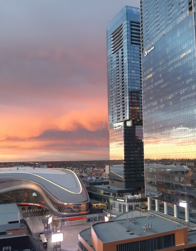 Beautiful 2 bed corporate suite in ❤ of Ice district- Long term stay discounts 