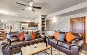 Televisión y chimenea 