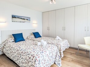 3 makuuhuonetta, työpöytä, silitysrauta/-lauta, Wi-Fi