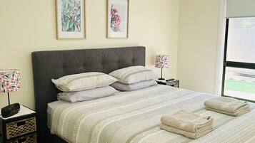 2 bedrooms, iron/ironing board, free WiFi, bed sheets