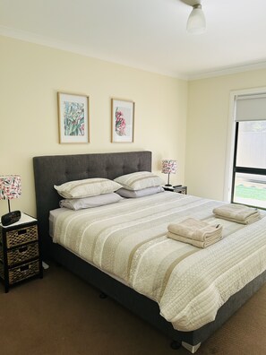 2 bedrooms, iron/ironing board, free WiFi, bed sheets