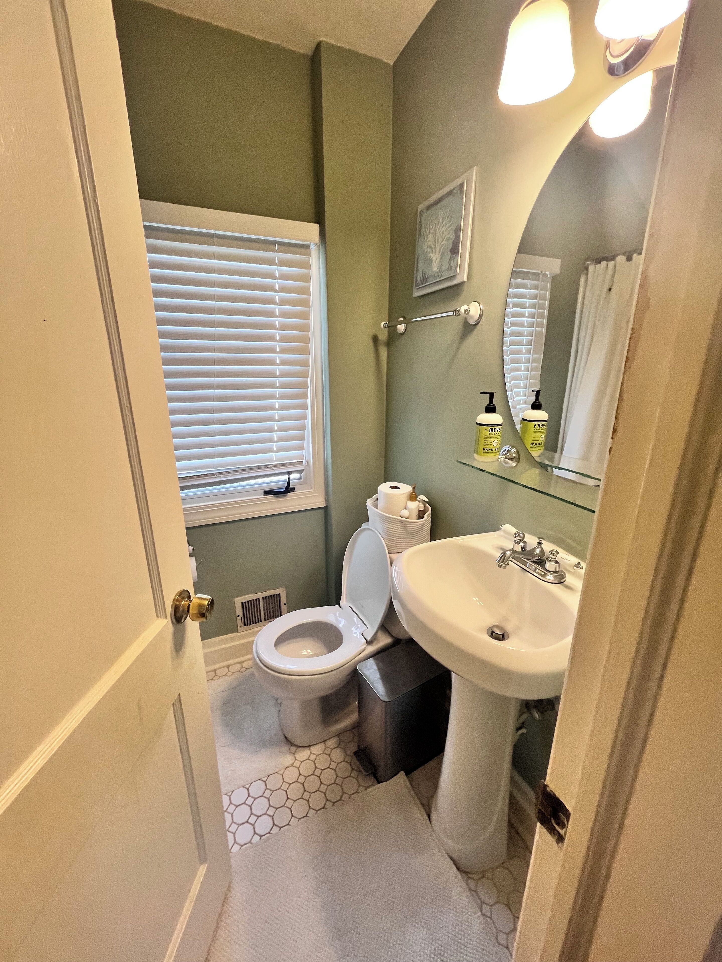 Combinazione doccia/vasca, asciugacapelli, asciugamani, sapone