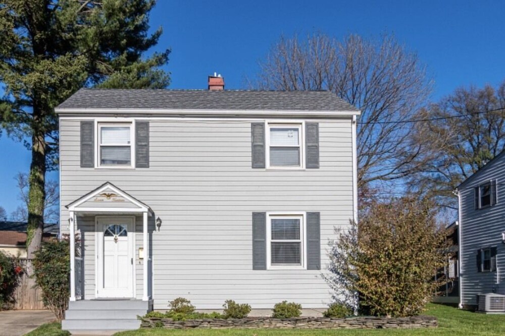 Charming Home Minutes from Downtown Rockville