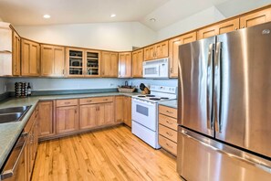 Fridge, microwave, stovetop, dishwasher - Majestic Views & Wraparound Deck: Show Low Haven (Show Low)
