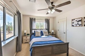 2 Schlafzimmer, laptopgeeigneter Arbeitsplatz, Reisekinderbett