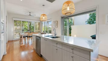 Microwave, dishwasher