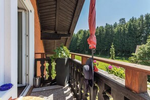 Property grounds - Apartment 'Fewo Im Gästehaus Maximilian' with Mountain View, Balcony and Wi-Fi (Eggelsberg)