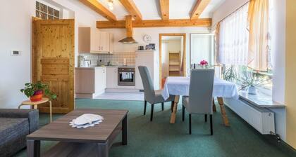 Appartement im Gästehaus Maximilian, Bergblick, WLAN, Balkon & Garten