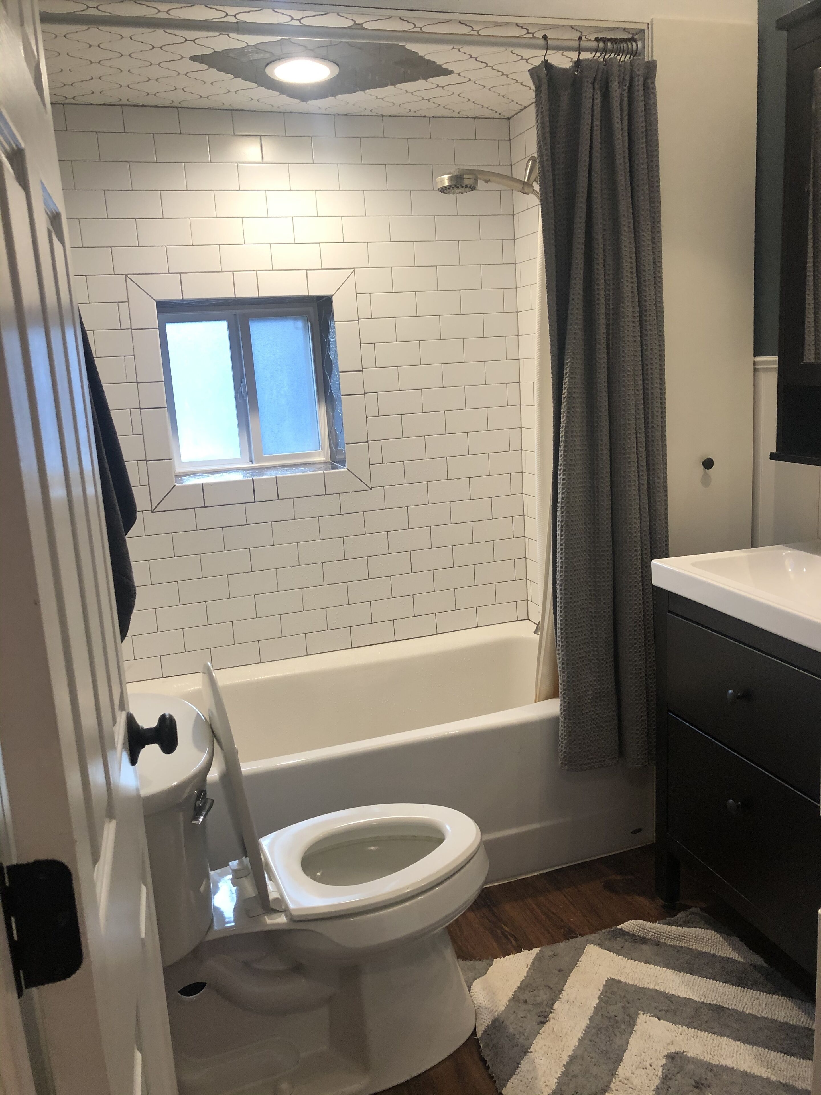 Combined shower/bathtub, hair dryer, towels, soap