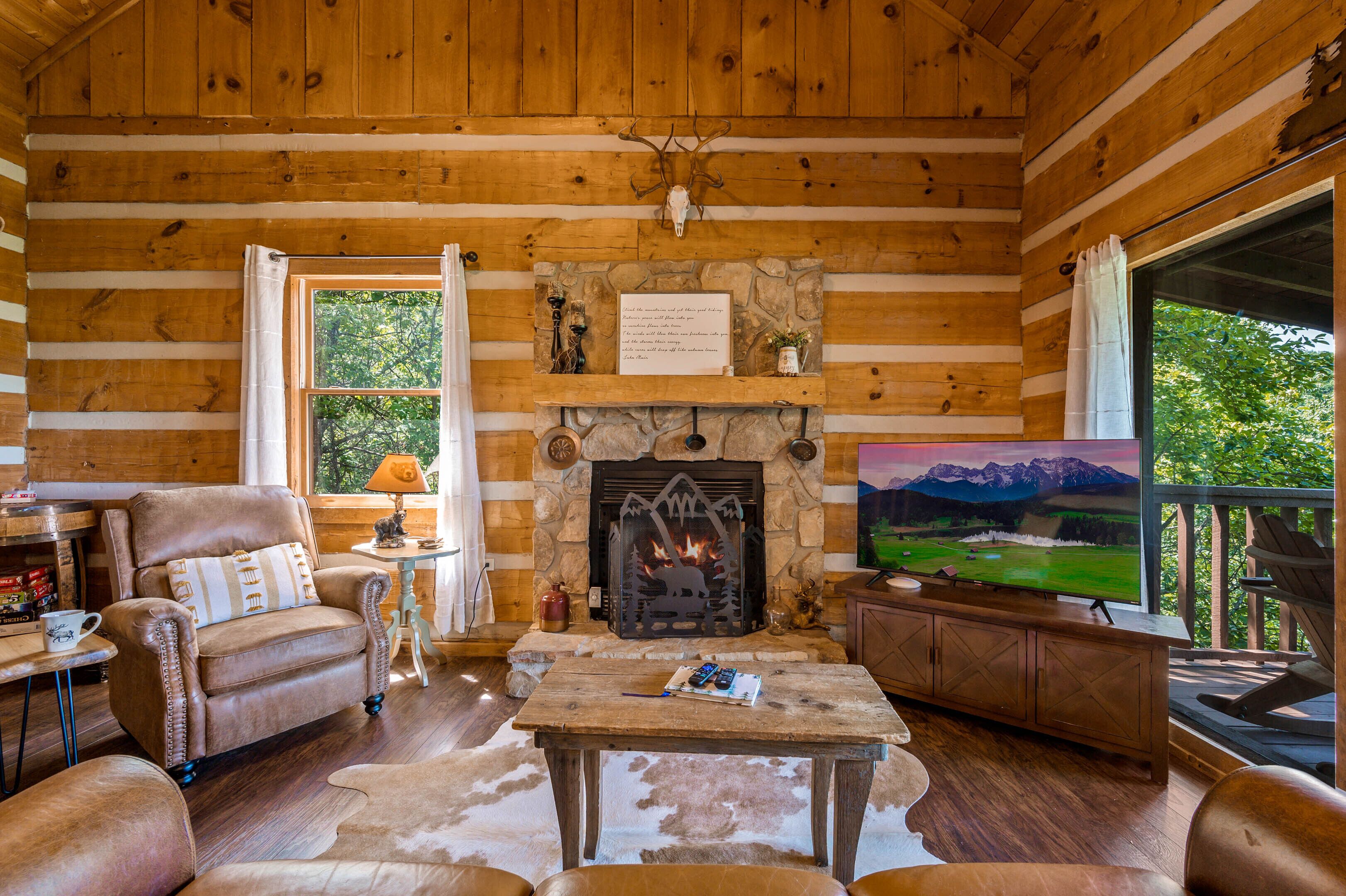 Rustic, Cozy, Charming Cabin with a view!
