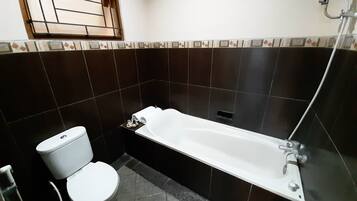 House, 3 Bedrooms | Bilik Mandi | Tuala disediakan, sabun, syampu