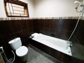 บ้านพัก, 3 ห้องนอน | ห้องน้ำ | ผ้าเช็ดตัว, สบู่, ยาสระผม