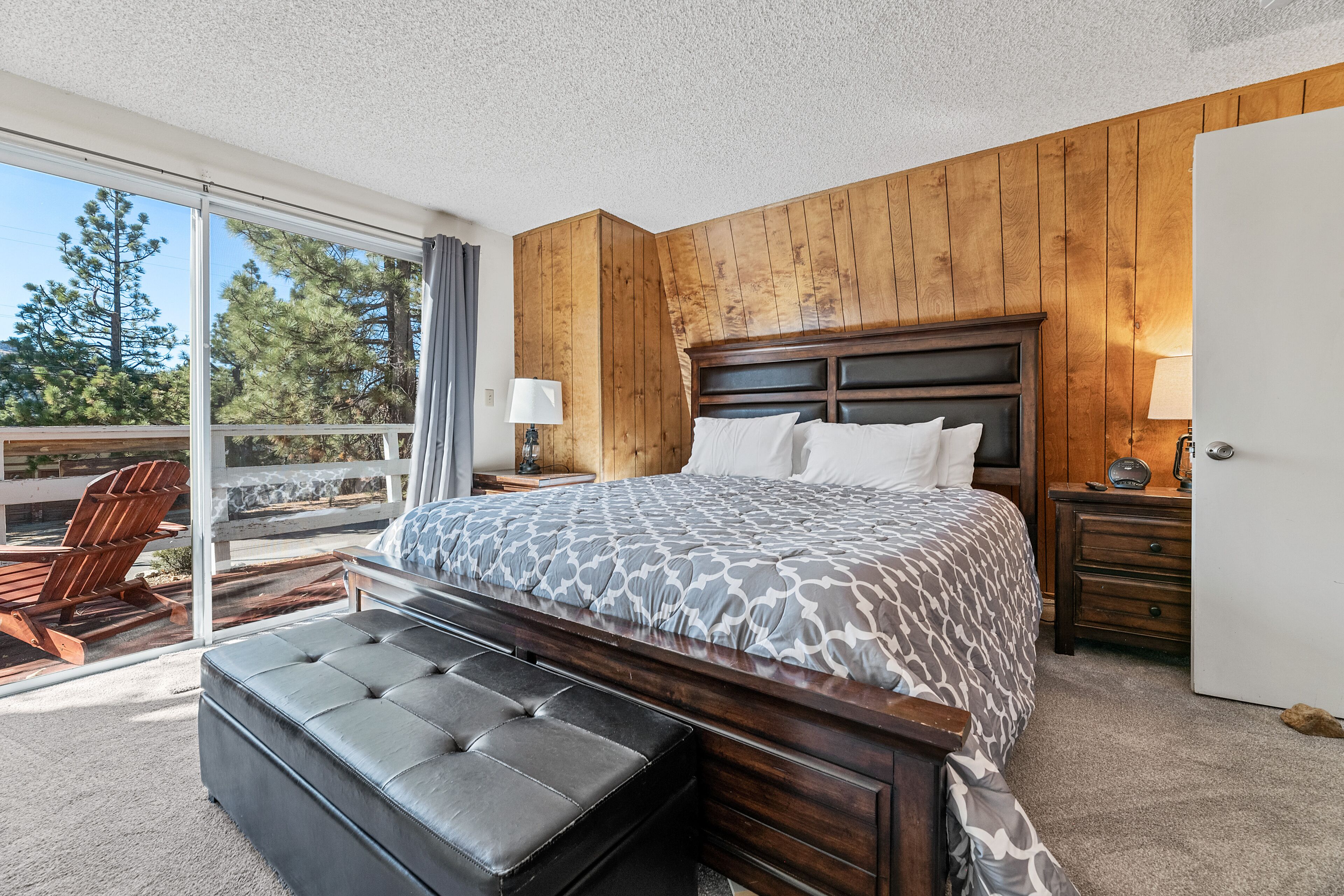 The Wolf Den - Your cabin getaway awaits at this recently updated home!