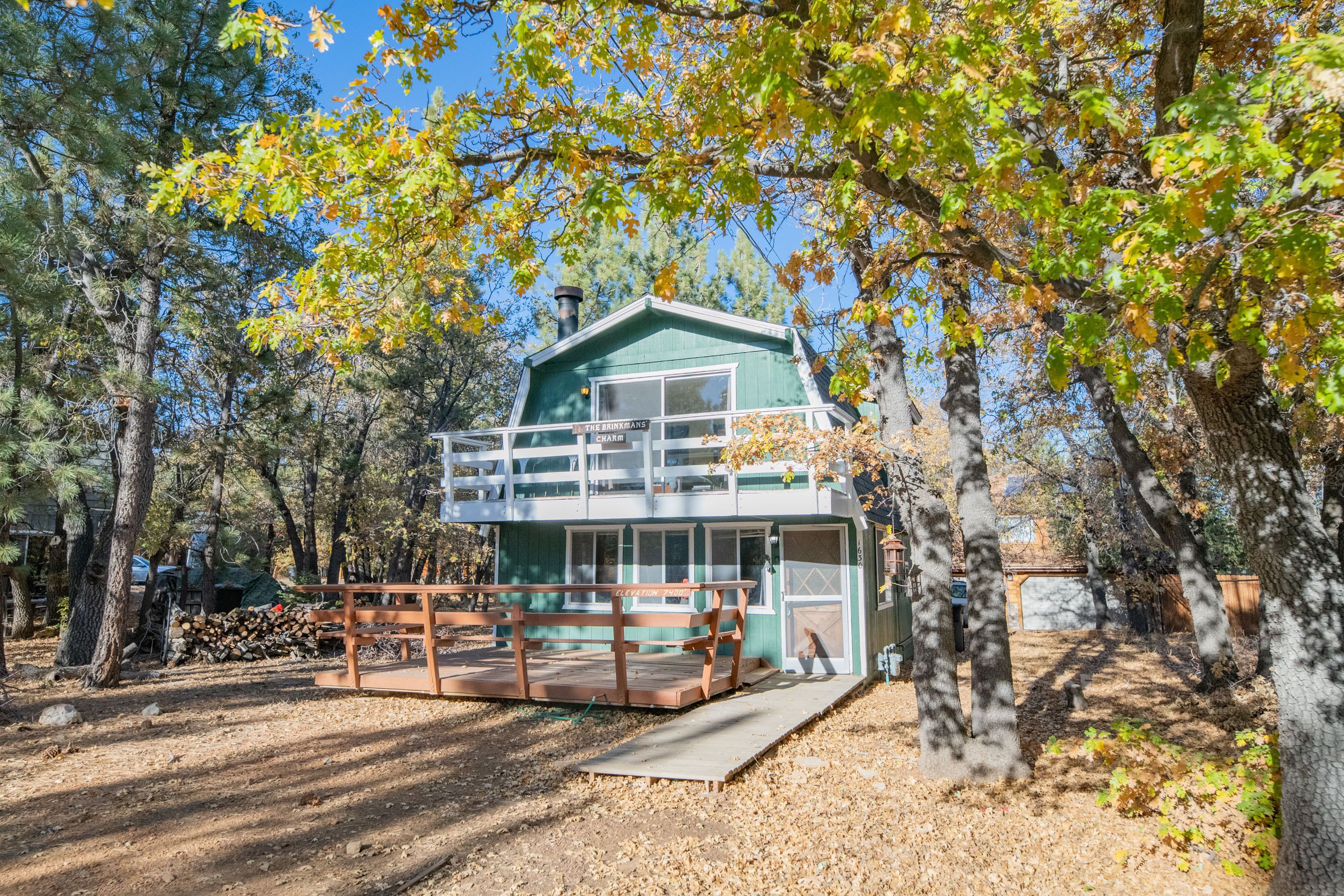 The Wolf Den - Your cabin getaway awaits at this recently updated home!