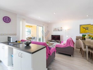 TV - Arena, beachfront apartment with sea views (Puerto de Alcudia)