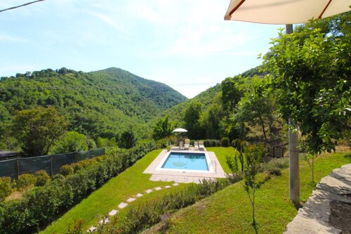 Typical stone farmhouse ideal for 2 couples with private pool and garden. Perfect for your holidays