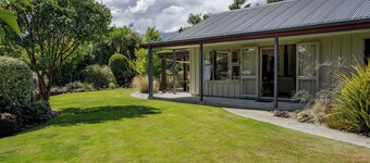 Lake Hawea Hideaway - Lake Hawea Holiday Home