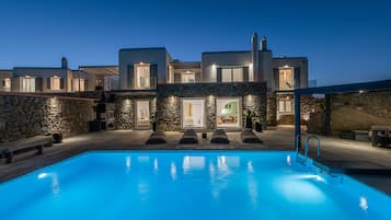 3 outdoor pools, pool umbrellas, pool loungers