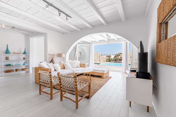 Deluxe Villa, 3 Bedrooms, Private Pool | In-room safe, individually decorated, individually furnished