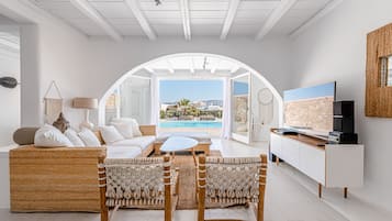 Villa – deluxe, 3 soverom, privat basseng | Safe på rommet, individuelt dekorert, individuelt innredet og lydisolert