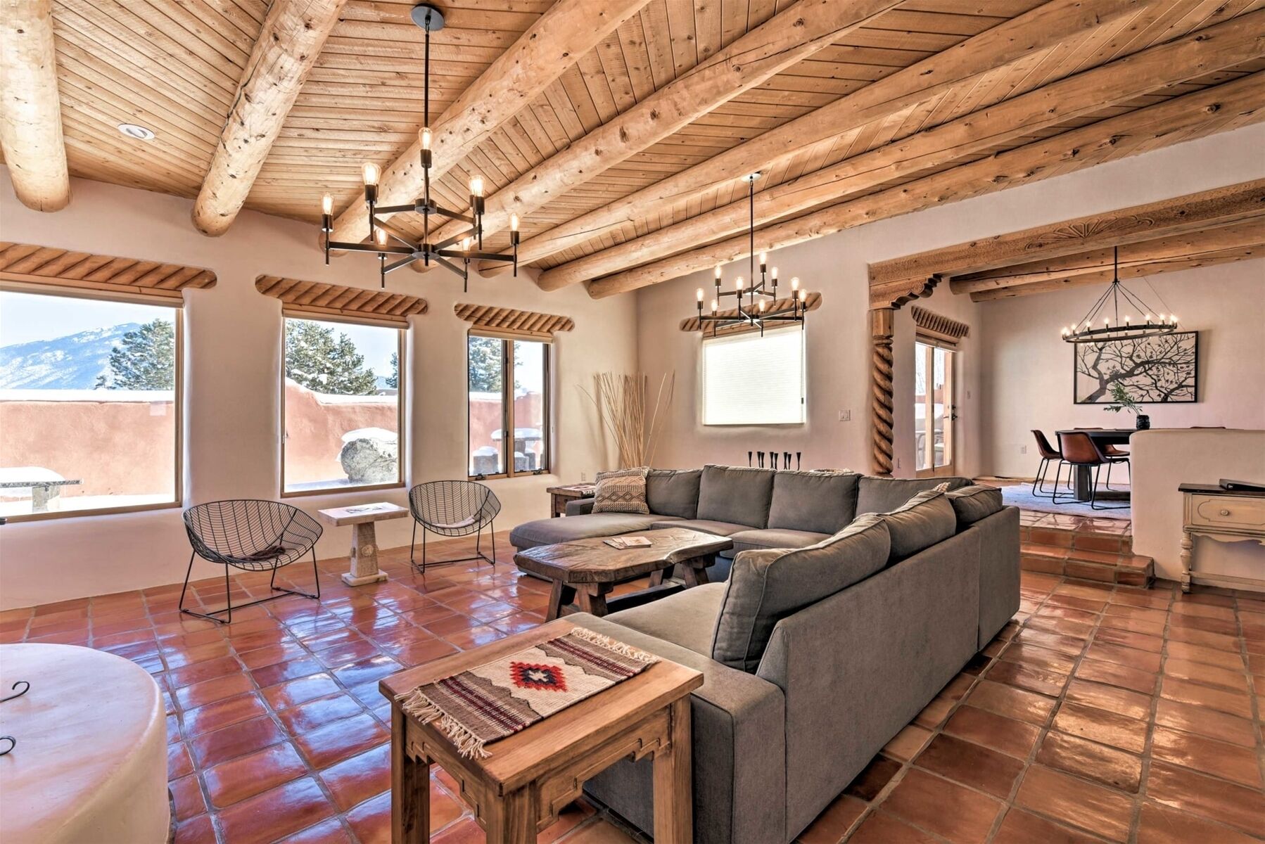 智能電視、壁爐、乒乓球設施