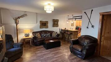 Smart TV, fireplace, DVD player