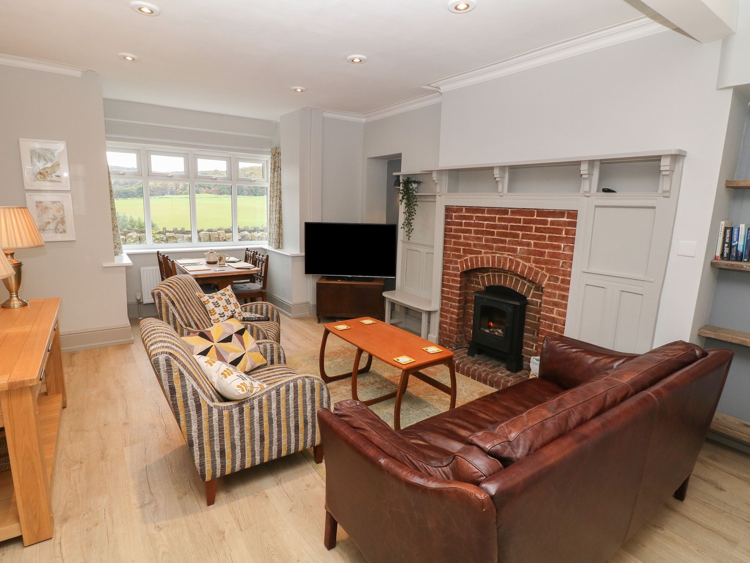 COPPICE HOLLOW, family friendly, with a garden in Buxton