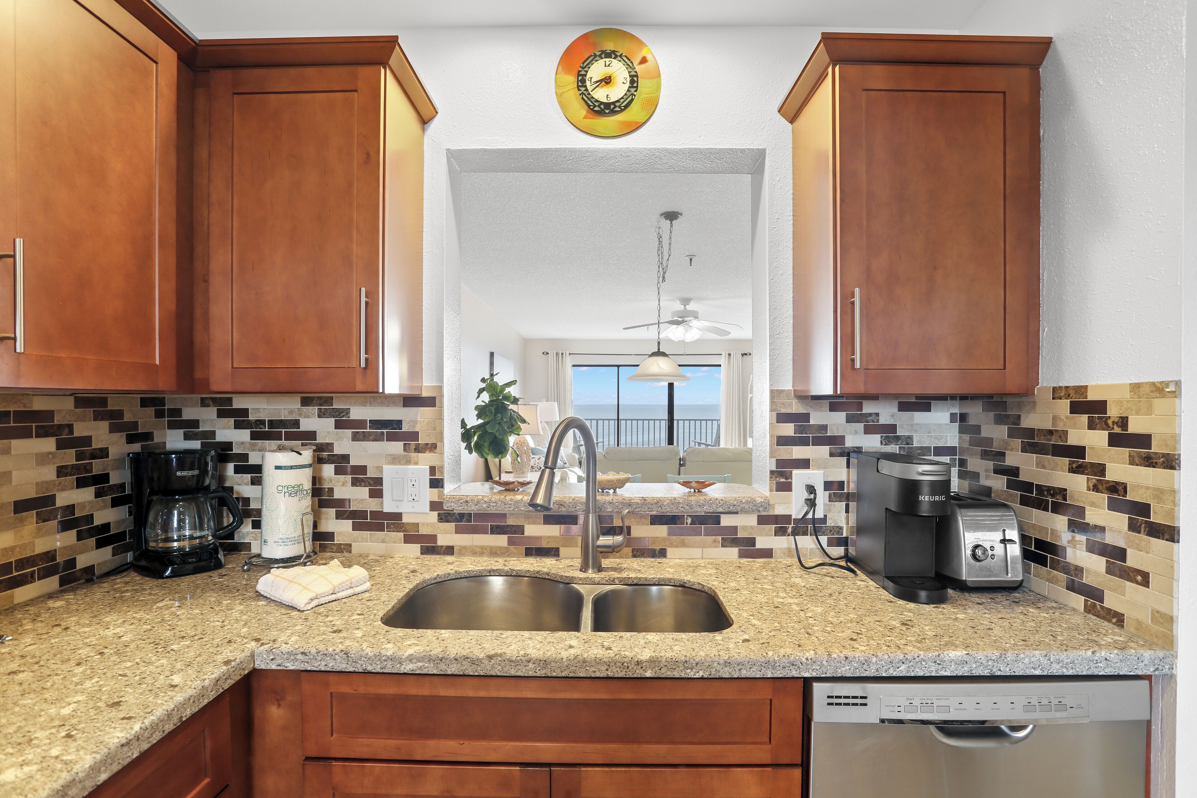 ثلاجة، ميكروويف، فرن، موقد طهي مسطح