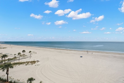 🌊 Sea Breeze #506  Direct Gulf Front with Prime Madeira Beach Location