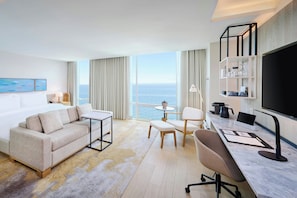 Studio Suite, 1 King Bed with Sofa bed, Lake View | In-room safe, iron/ironing board, free WiFi, bed sheets