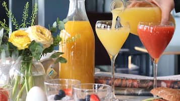 TĂ€gliches inbegriffenes FrĂŒhstĂŒcksbuffet