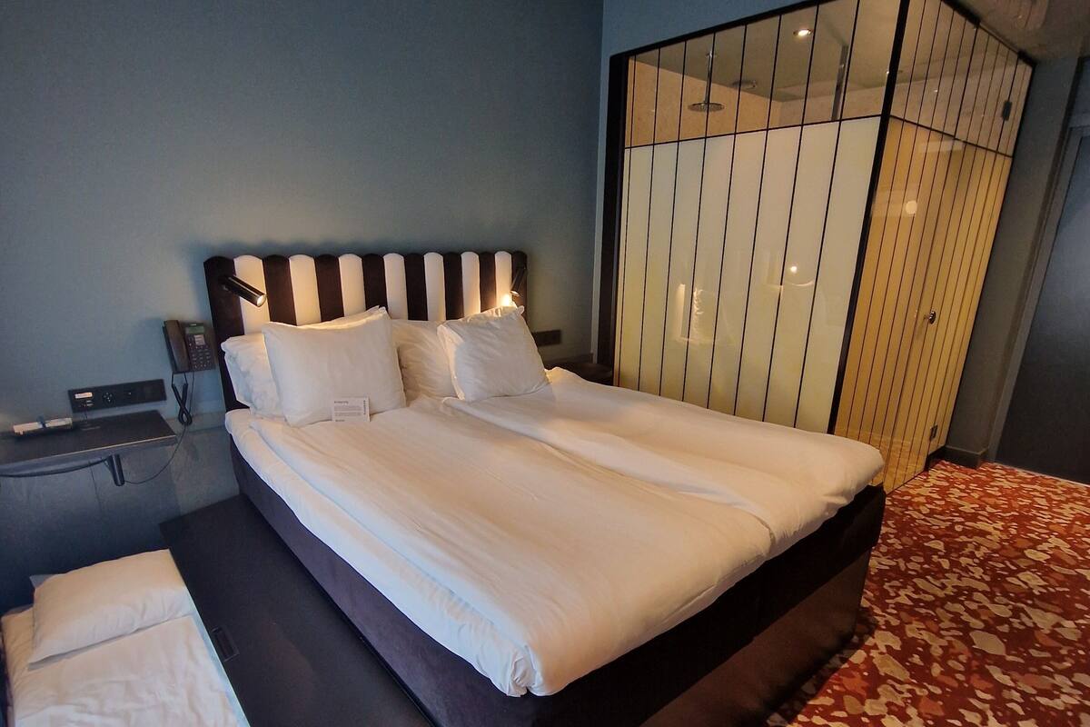 Kamar Standar, Beberapa Tempat Tidur, Bebas Asap Rokok | Meja kerja, ruang kerja ramah laptop, dan setrika/meja setrika